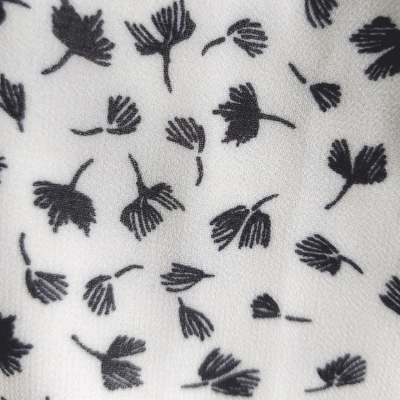 NWT H&M Ivory Flutter Sleeve Dress Black Floral Print - Size 8 - Picture 8 of 8